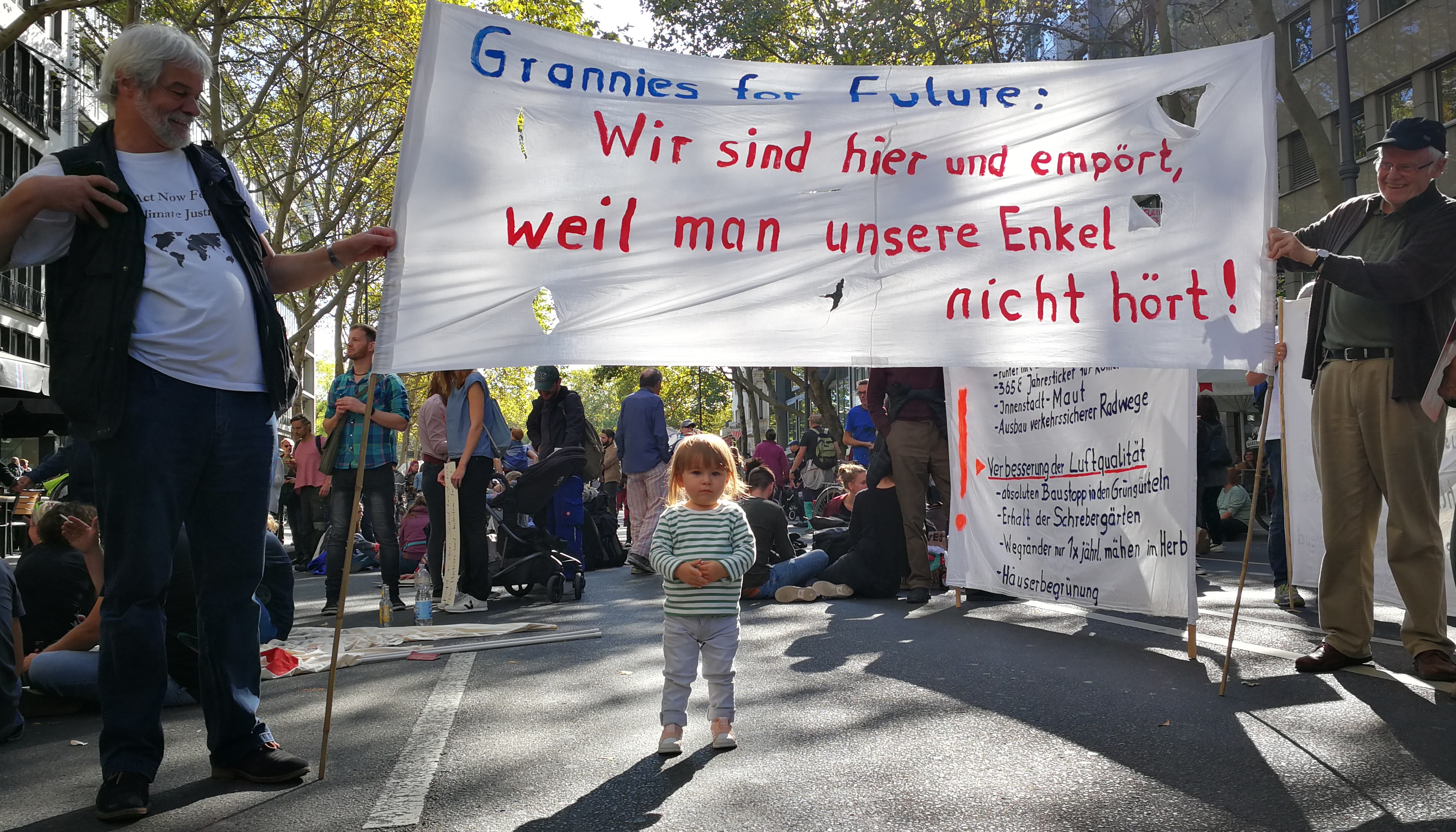 (c) Grannies-for-future-koeln.de